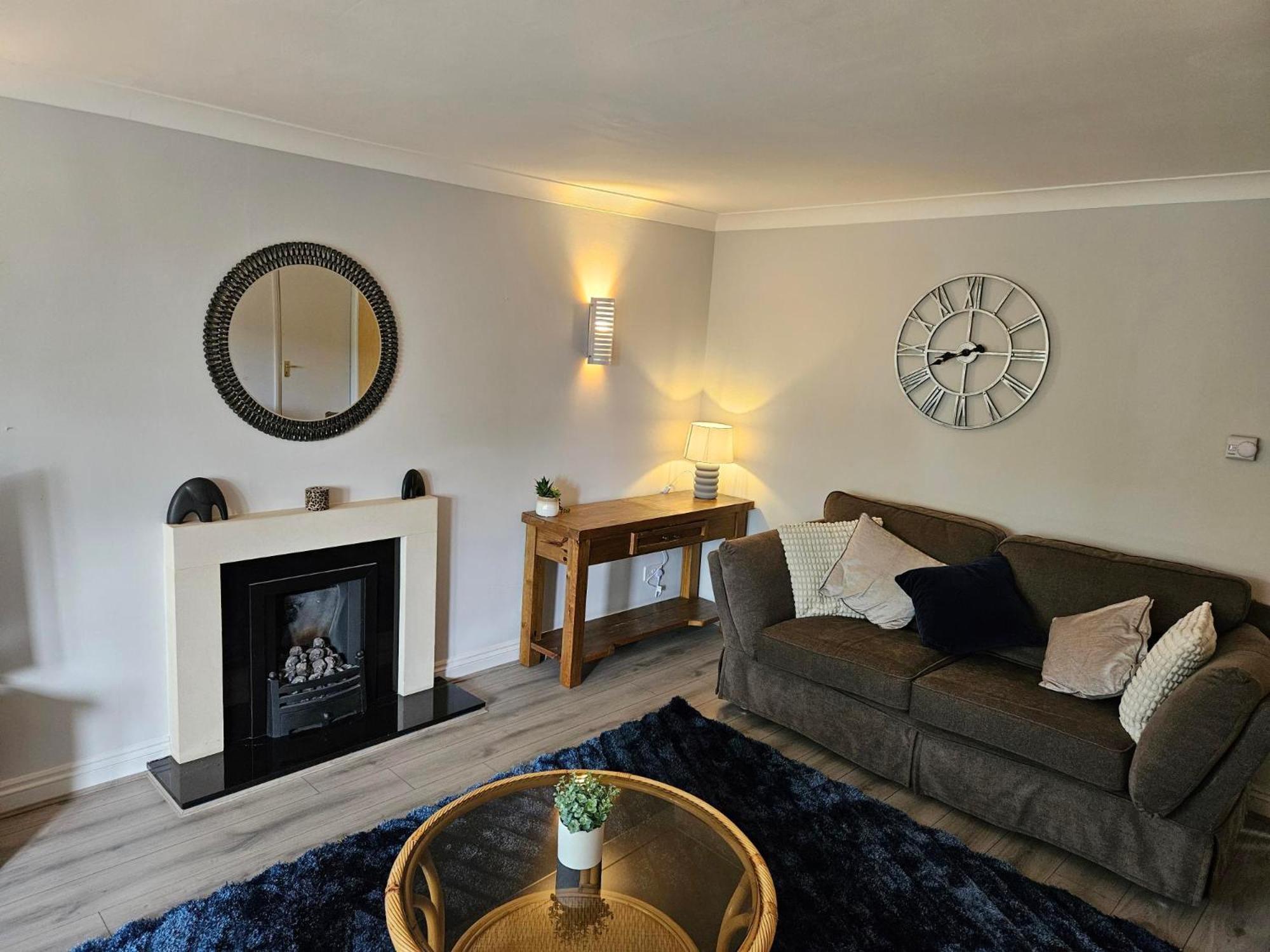 Redcot Gardens Stamford 4 Bed Contractor Familt Home With Parking Exteriér fotografie