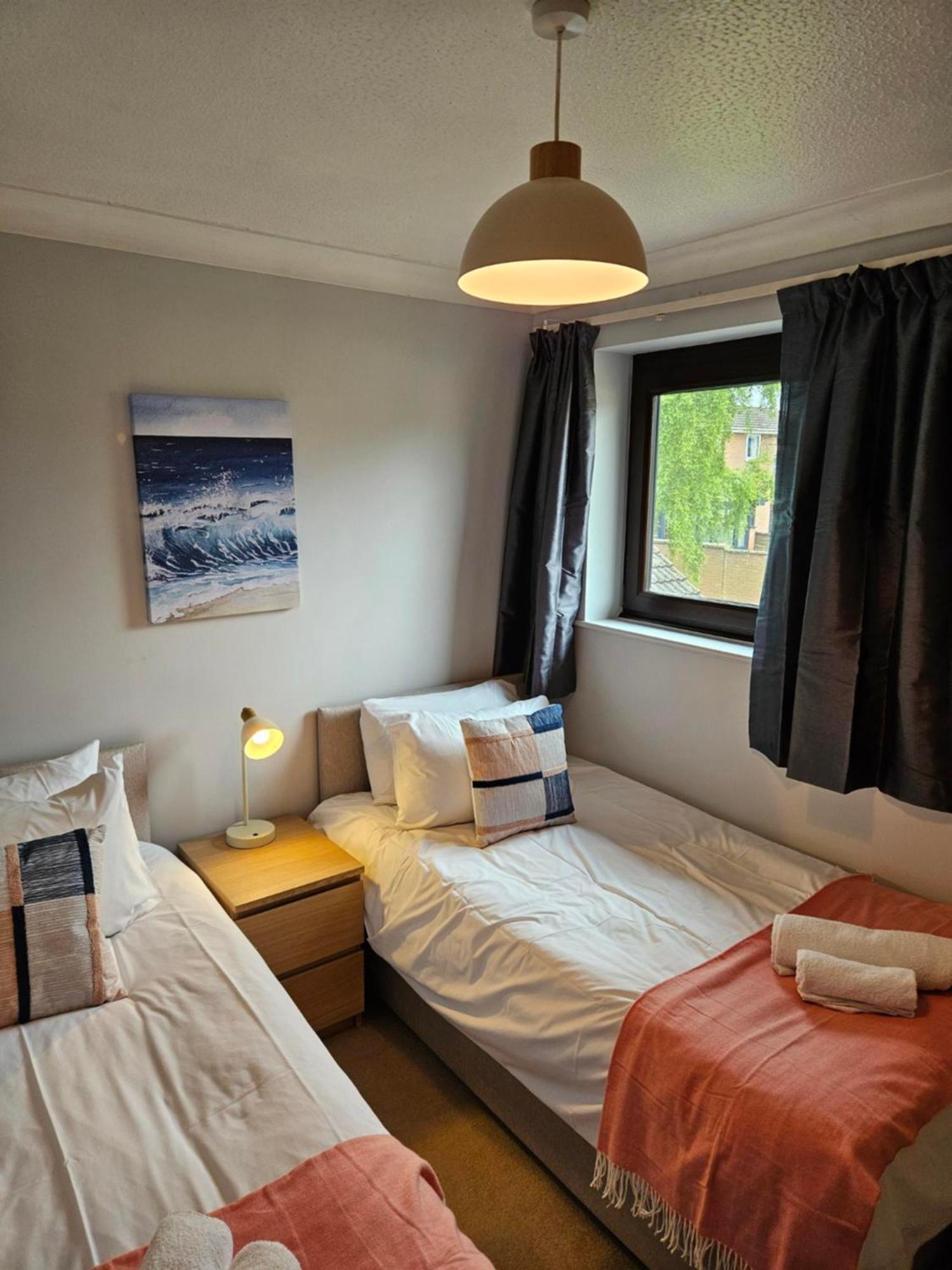 Redcot Gardens Stamford 4 Bed Contractor Familt Home With Parking Exteriér fotografie