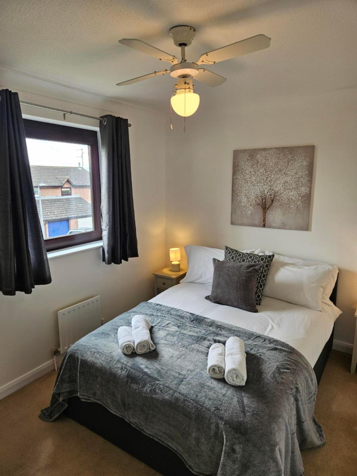 Redcot Gardens Stamford 4 Bed Contractor Familt Home With Parking Exteriér fotografie