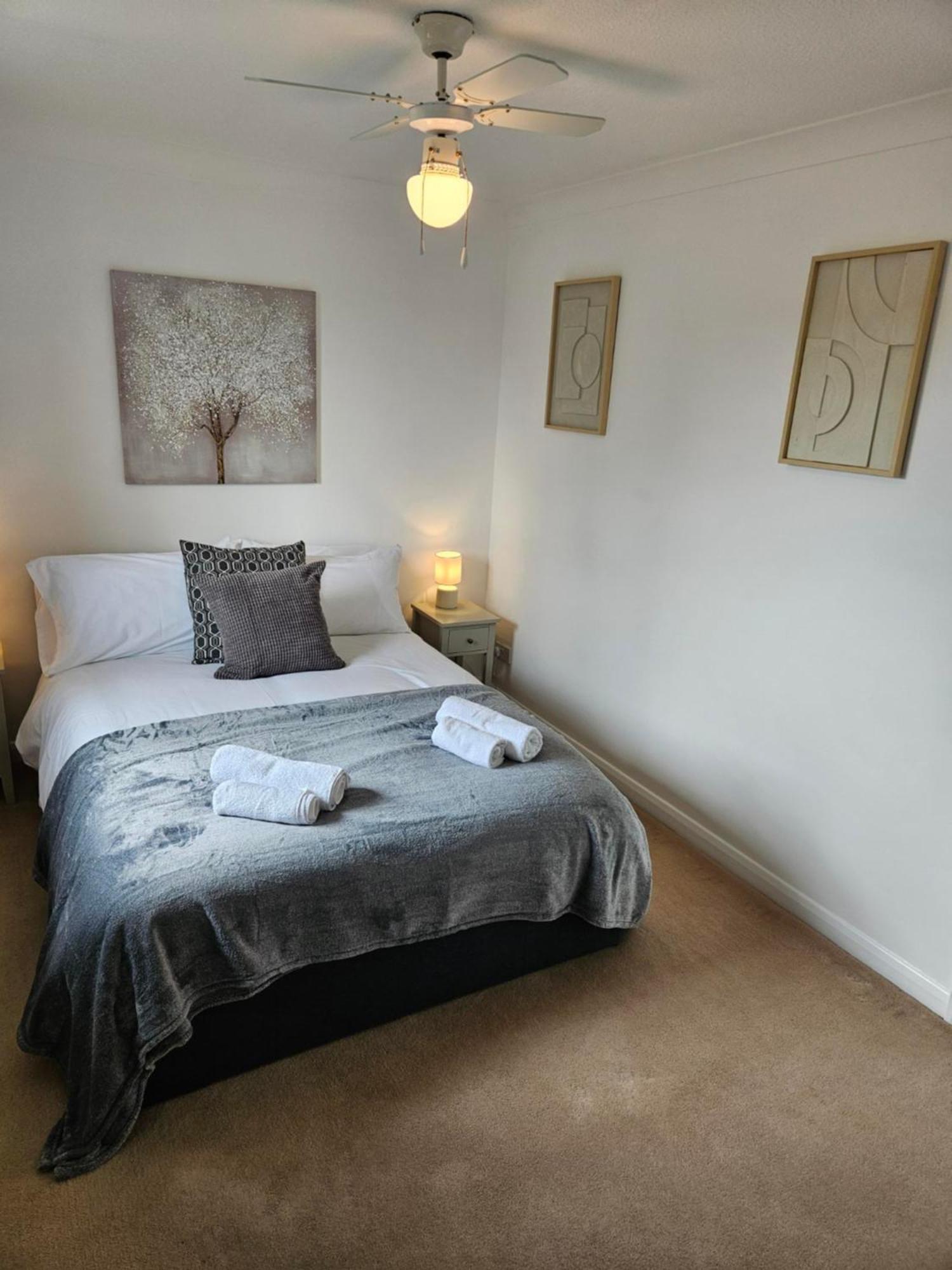 Redcot Gardens Stamford 4 Bed Contractor Familt Home With Parking Exteriér fotografie
