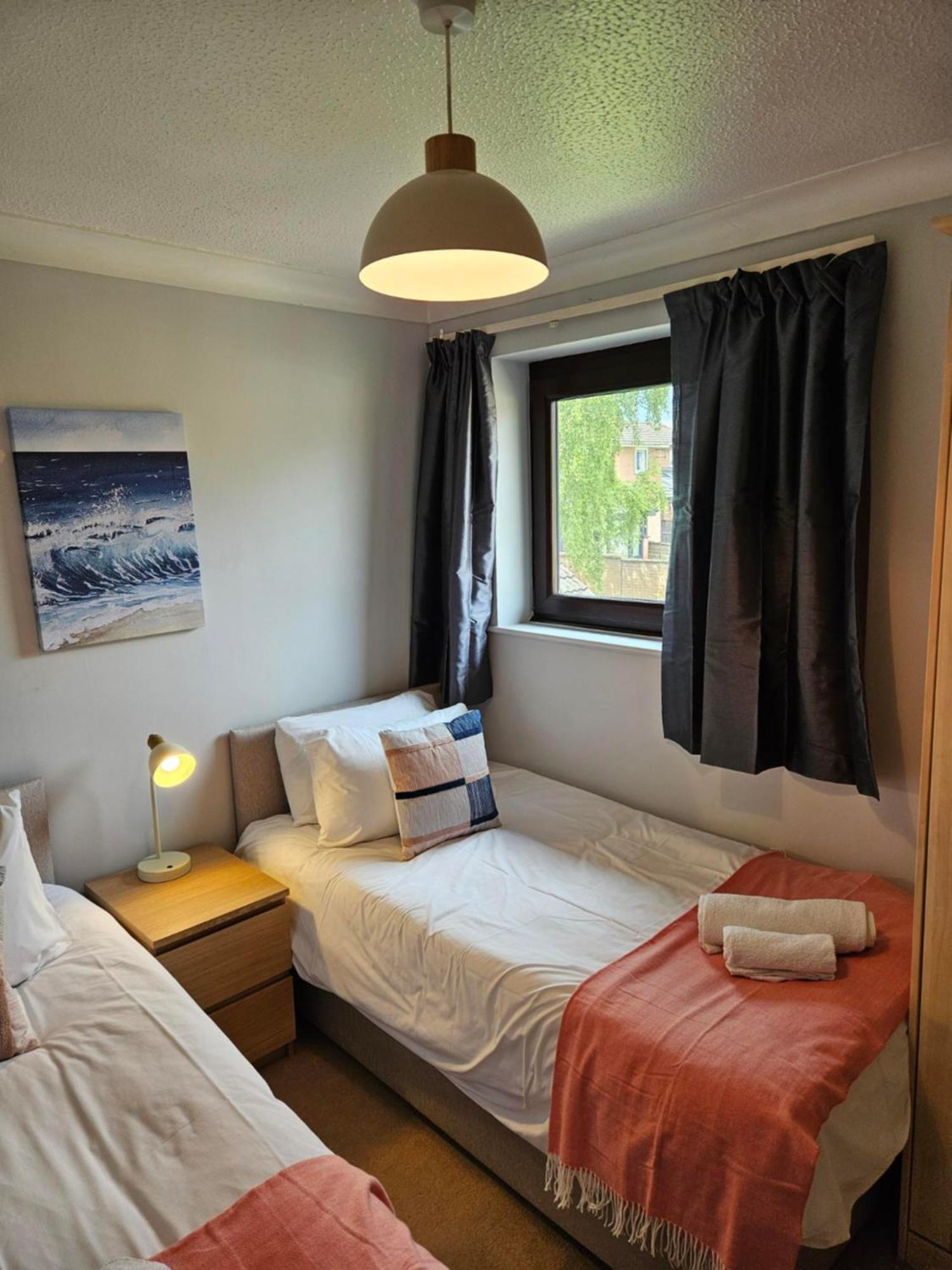 Redcot Gardens Stamford 4 Bed Contractor Familt Home With Parking Exteriér fotografie