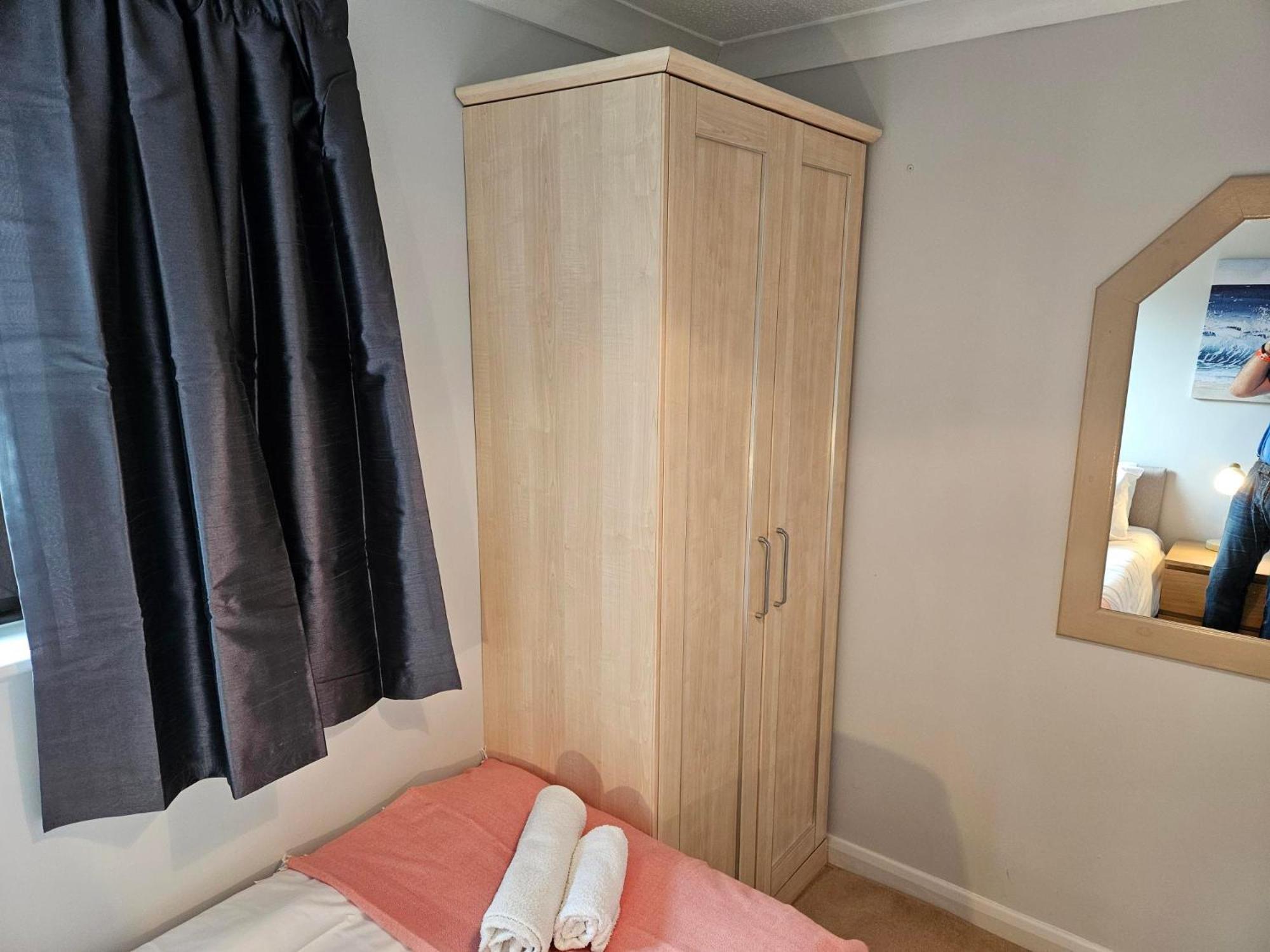 Redcot Gardens Stamford 4 Bed Contractor Familt Home With Parking Exteriér fotografie