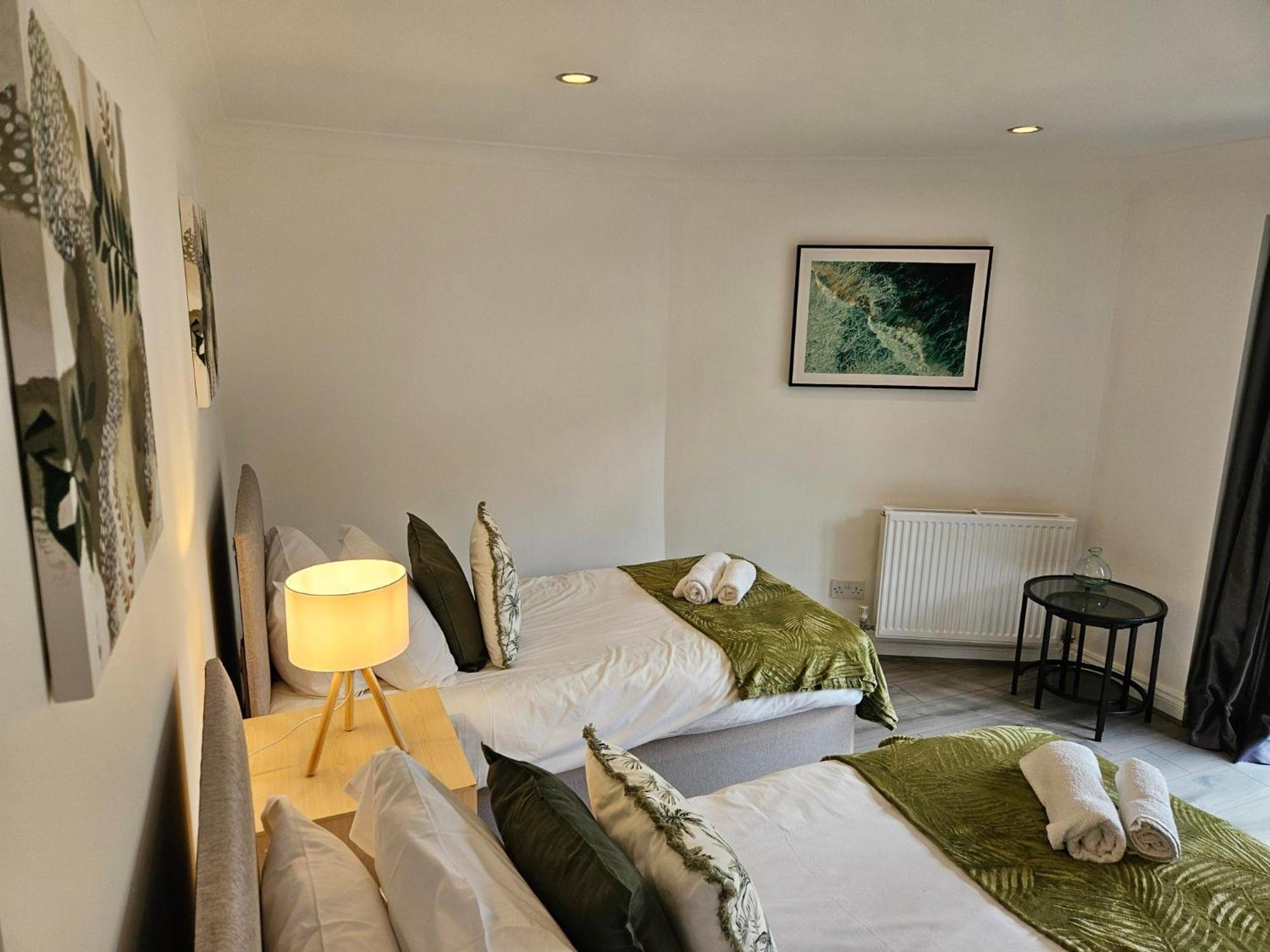 Redcot Gardens Stamford 4 Bed Contractor Familt Home With Parking Exteriér fotografie