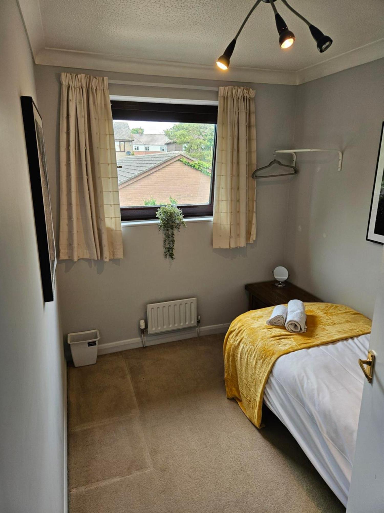 Redcot Gardens Stamford 4 Bed Contractor Familt Home With Parking Exteriér fotografie